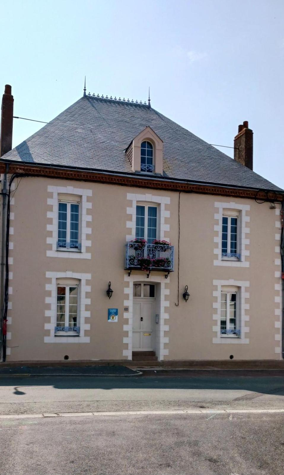 Le Griffon 1855 Hotel Saint-Laurent-Des-Autels Exterior foto